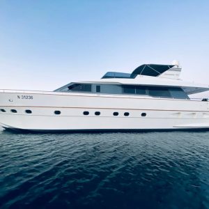 Umjetna tikovina na mega jahti Canados