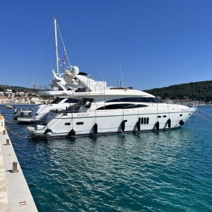 synthetisches Teak Yacht Marina Frapa Kroatien